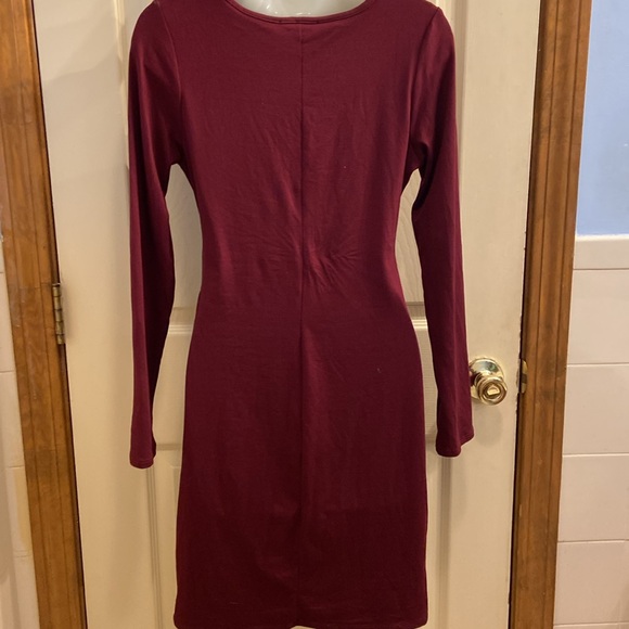 Maroon dress. - Picture 2 of 5